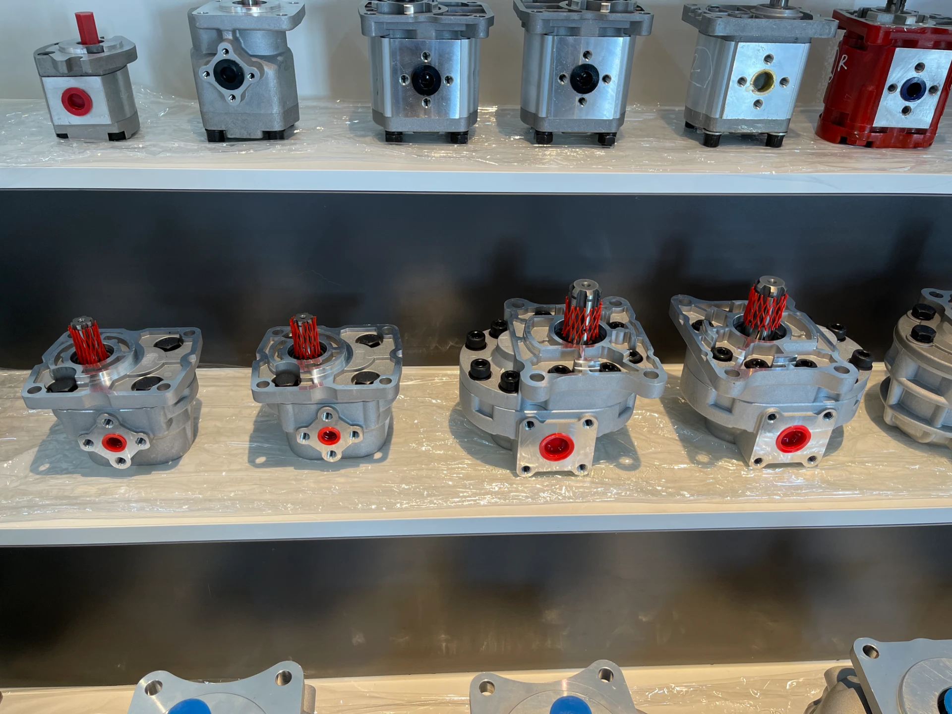 International Hydraulic Pumps High-Efficiency Gear Pumps, Cylinders &#038; Motors